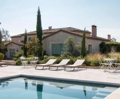 Precioso hotel con encanto con piscina exterior y solarium.