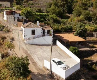 Una de las acogedoras casas rurales de este establecimiento.
