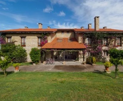 Edificio de este precioso hotel rural rodeado de jardines.