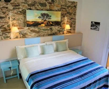 Una de las acogedoras habitaciones de este coqueto hotel rural.