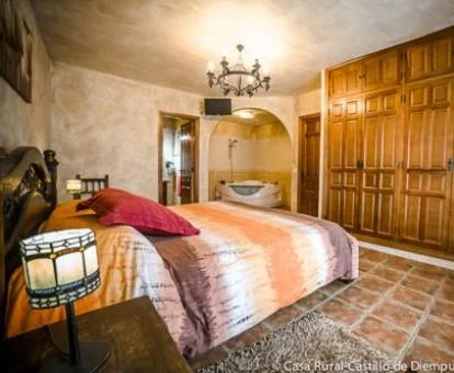 Suite con jacuzzi privado de este hotel con encanto ideal para parejas.