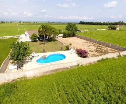 Fabuloso alojamiento rural independiente en medio del campo con amplias zonas exteriores.