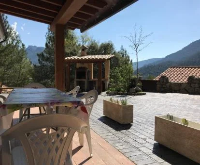 Zona exterior privada con vistas a la naturaleza de esta preciosa casa independiente.