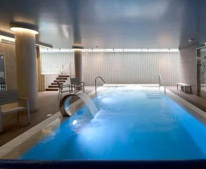 Zona de aguas del spa de este hotel romántico.