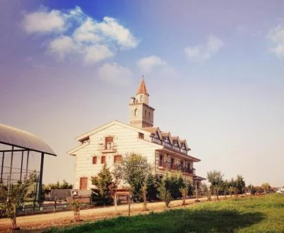 Hermoso edificio de este complejo rural en un tranquilo entorno para descansar.