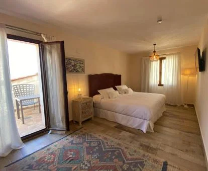 Una de las amplias habitaciones dobles con terraza privada de este hotel boutique.