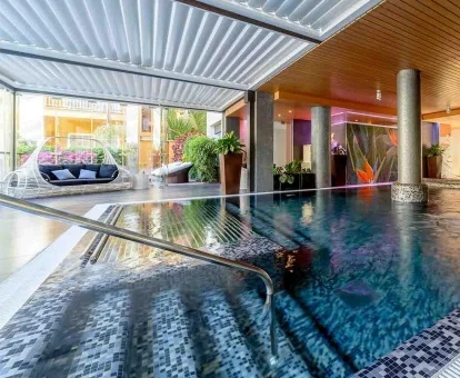 Zona de aguas del centro de bienestar del hotel.