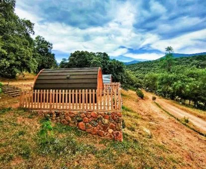 Una de las hermosas casitas independientes de este establecimiento rural en medio del campo.