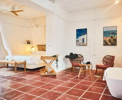 Una de las amplias habitaciones de estilo tradicional del hotel.