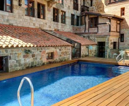 Piscina exterior de este hotel con encanto.