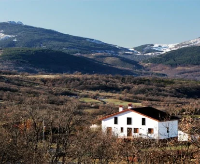 Edificio de este maravilloso establecimiento rural en un entorno tranquilo y aislado para descansar.