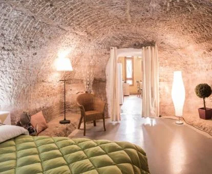 Interior de una de las preciosas cuevas de este alojamiento rural.