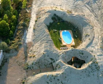 Maravilloso hotel enclavado en una montaña ideal para disfrutar de la vida rural.