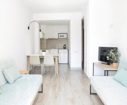 Interior de uno de los coquetos apartamentos de este moderno establecimiento.