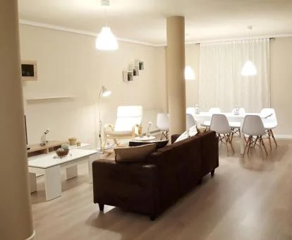 Interior de este precioso apartamento privado con jacuzzi en el baño.