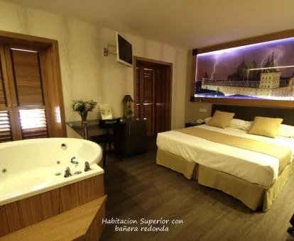 Una de las maravillosas habitaciones dobles con bañera de hidromasaje privada del hotel.