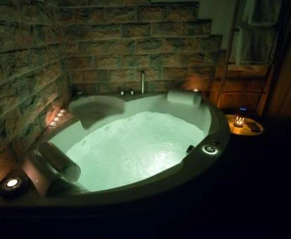 Precioso jacuzzi privado del estudio de este establecimiento.