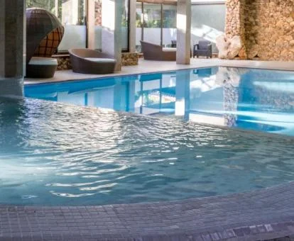 Zona de aguas del centro de bienestar del hotel.