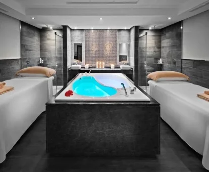 Sala privada para tratamientos en pareja del spa del hotel.