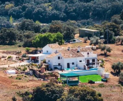 Precioso alojamiento independiente con piscina exterior perfecto para descansar.