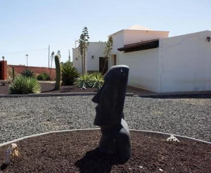 Casa rural con zona exterior y jardín ideal para disfrutar de una zona tranquila.