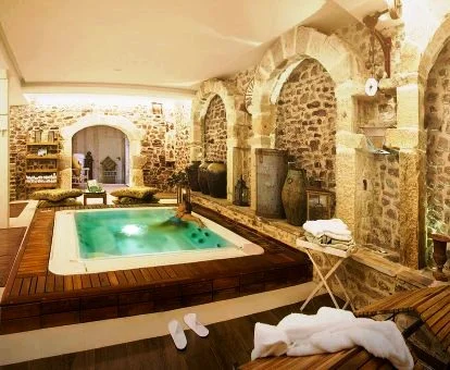 Zona de aguas del centro de bienestar del hotel.