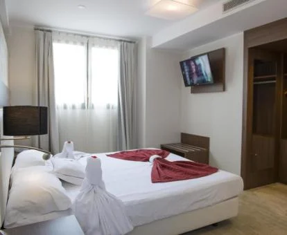 Una de las modernas habitaciones de este acogedor hotel.