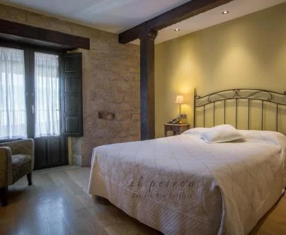 Una de las habitaciones dobles de estilo tradicional de este hotel boutique.