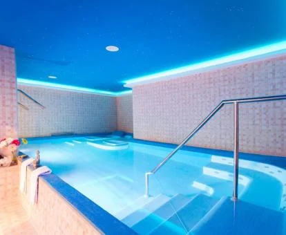 Zona de aguas del spa del hotel.