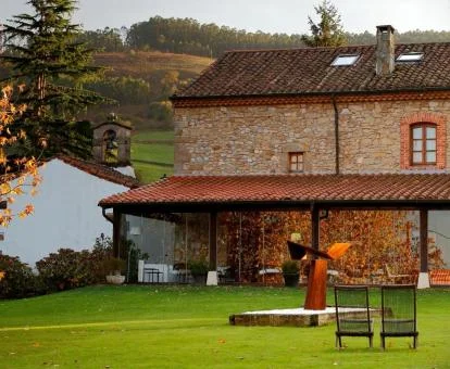 Edificio de este precioso establecimiento rural con amplios jardines.