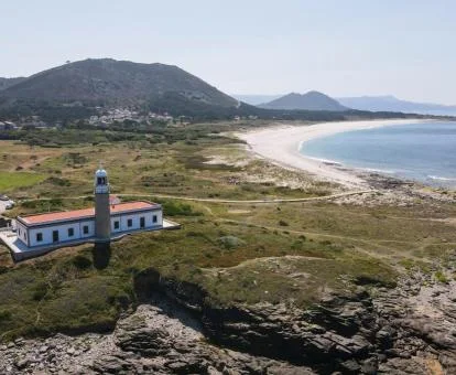 Hotel con encanto en un bello entorno cerca del mar.