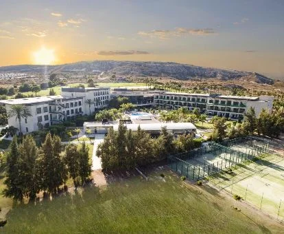 Fabuloso hotel con campo de golf en un entorno rural para explorar.