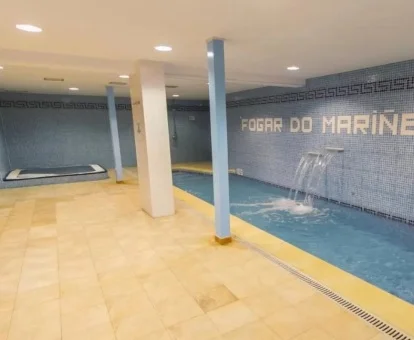 Zona de aguas de centro de bienestar del hotel.