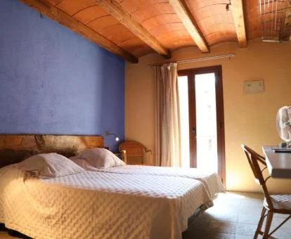 Una de las acogedoras habitaciones dobles de este hotel rural.