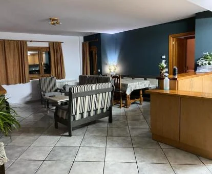 Interior de uno de los coquetos apartamentos de este establecimiento.