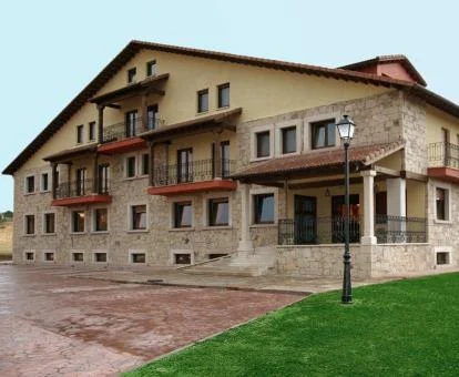 Edificio rústico de este acogedor hotel boutique tradicional.