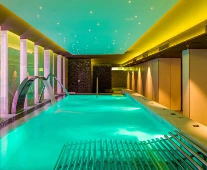 Piscina cubierta del spa de este hotel con encanto.