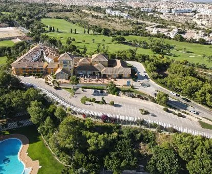 Hermoso hotel rural en un tranquilo entorno natural para explorar y hacer actividades.