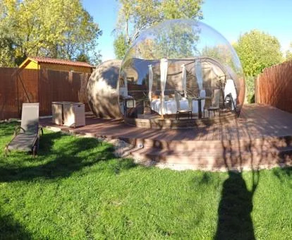 Una de las habitaciones burbuja de este precioso alojamiento con zona exterior privada.