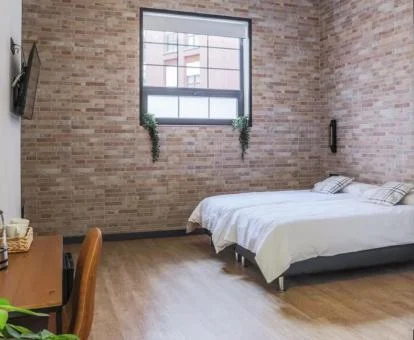 Una de las acogedoras habitaciones dobles de este cómodo hotel boutique urbano.