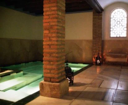 Zona de aguas del centro de bienestar del hotel.