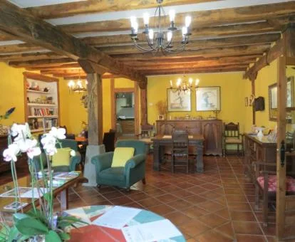 Uno de los espacios de uso compartido de este acogedor hotel rural.