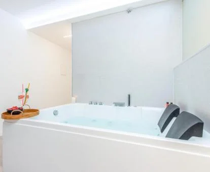 Maravilloso jacuzzi privado de este apartamento independiente.