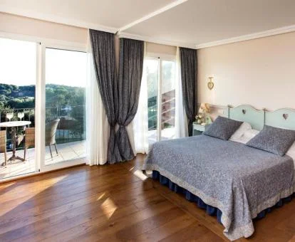 Una de las amplias habitaciones dobles con vistas de este hotel boutique.