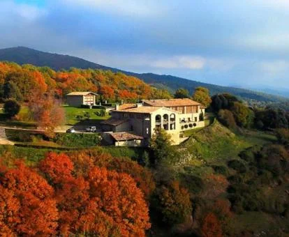 Espectacular hotel romántico en una antigua mansión rodeada de naturaleza.