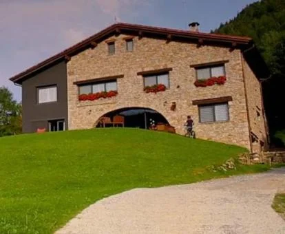 Precioso hotel con encanto con amplios jardines y vistas a la naturaleza.