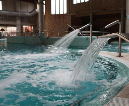 Piscina de hidroterapia del balneario Archena al que este hotel brinda acceso.