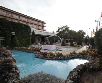 Edificio de este hotel rural con hermosos exteriores.