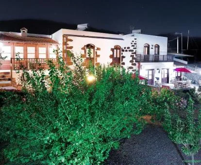 Precioso complejo de casas rurales totalmente equipadas con vistas al mar.