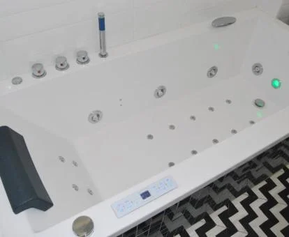 Gran jacuzzi privado de este precioso apartamento independiente.